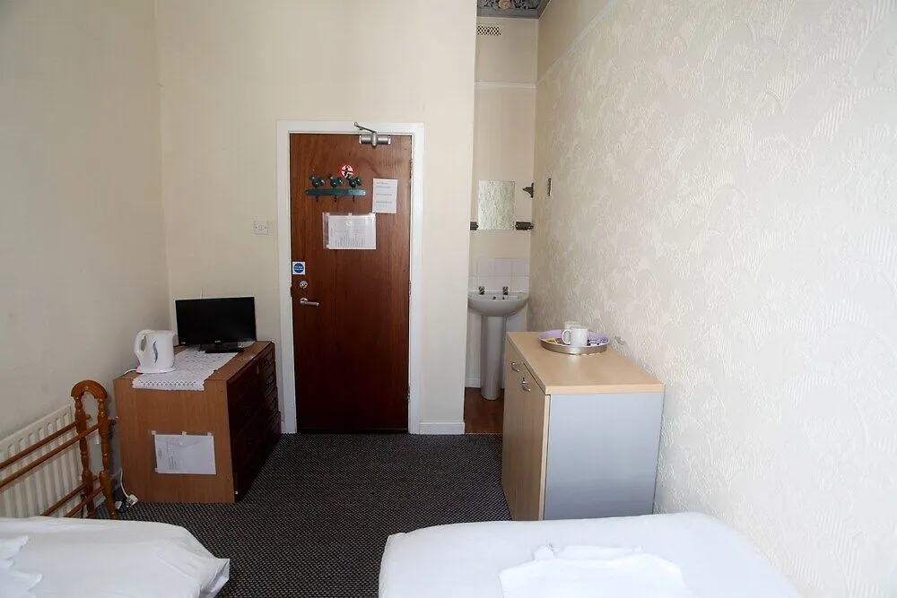 Oyo Queens Quarter Belfast Hotel