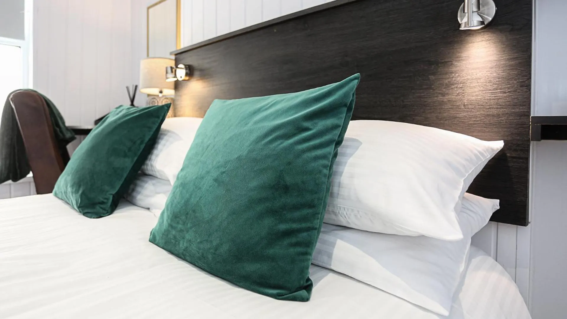 Oyo Queens Quarter Belfast Hotel